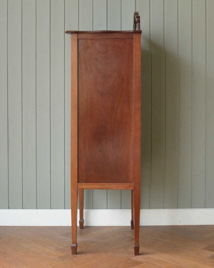 アンティークのチェスト　アンティーク家具　象嵌が装飾された豪華なアンティークミュージックキャビネット。横から見てもステキ横から見た姿も英国アンティークらしくこんなにカッコいいんです。(j-2471-f)