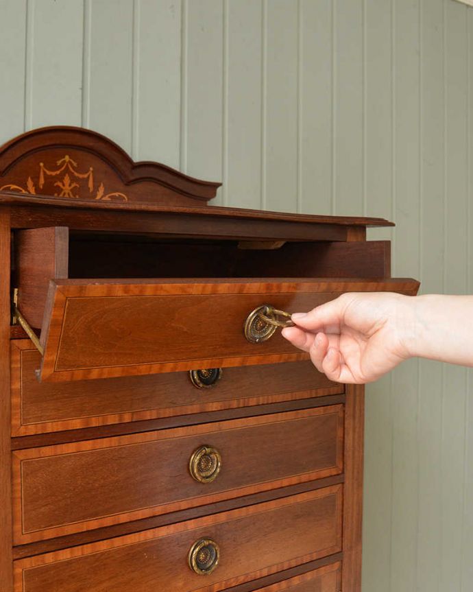 アンティークのチェスト　アンティーク家具　象嵌が装飾された豪華なアンティークミュージックキャビネット。簡単に出し入れ出来ますちゃんと動くように修復したので、引き出し部分は楽譜を入れるために引き出しやすくなっています。(j-2471-f)