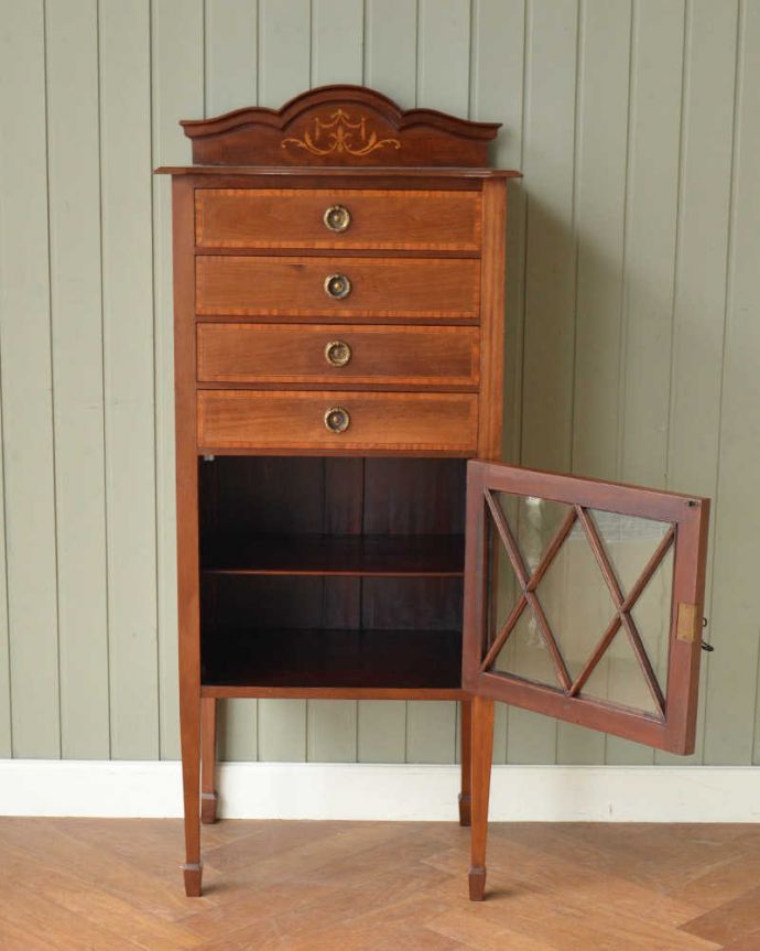 アンティークのチェスト　アンティーク家具　象嵌が装飾された豪華なアンティークミュージックキャビネット。扉を開けてみると･･･贅沢な造りの家具に合わせて、しっかり修復しました。(j-2471-f)