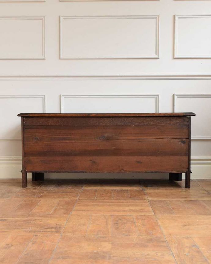 ブランケットボックス・収納ボックス　アンティーク家具　英国で見つけたお花の彫刻が華やかな小さなアンティークブランケットボックス（コファ）。後ろ姿も見て下さい。(j-2474-f)