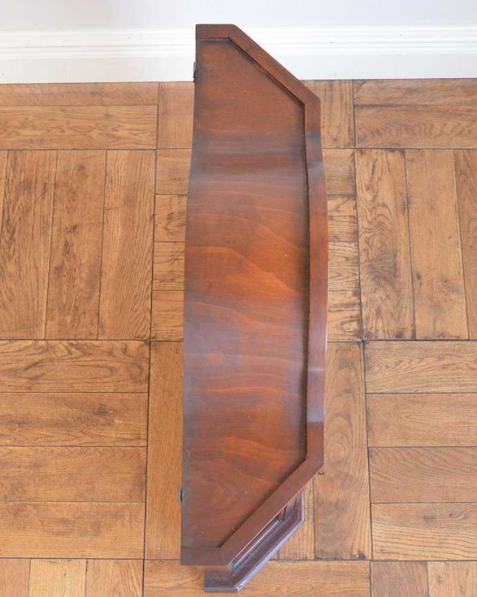 アンティークのキャビネット アンティーク家具 フランスの小さなアンティーク家具、ガラス扉のウォールキャビネット(鍵付き)。上から見ると・・・キャビネットの形はこんな感じです。(j-2475-f)