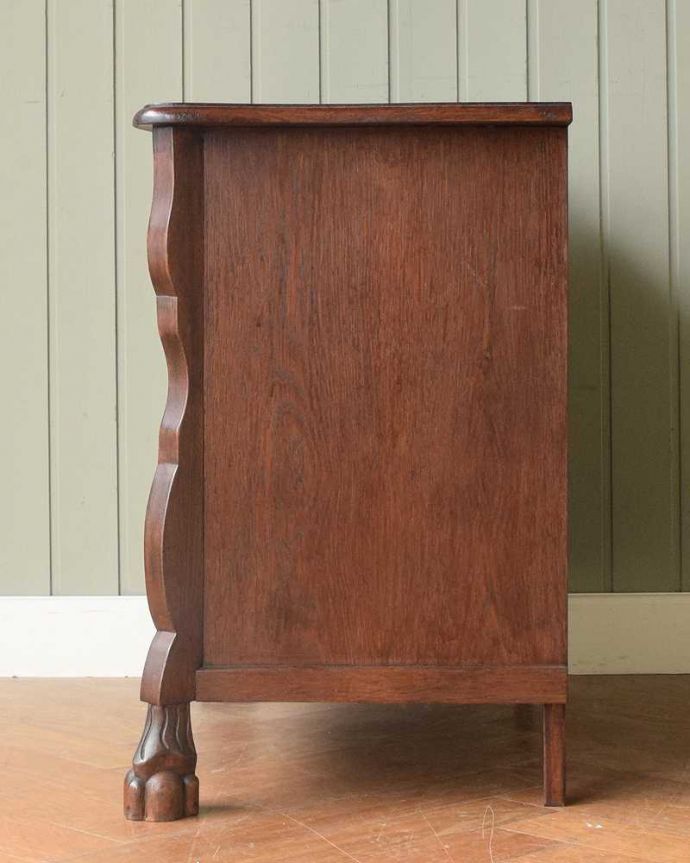 アンティークのチェスト　アンティーク家具　フランスらしいアンティーク家具、美しい曲線の３段チェスト（コモード）。横から見てもステキ横から見るとこんな感じ。(j-2478-f)