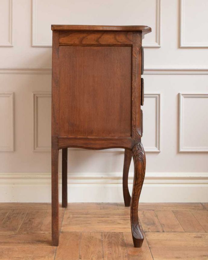 アンティークのチェスト アンティーク家具 フランスから届いたアンティーク家具、エレガントなチェスト 。横から見てもステキ横から見るとこんな感じ。(j-2479-f)