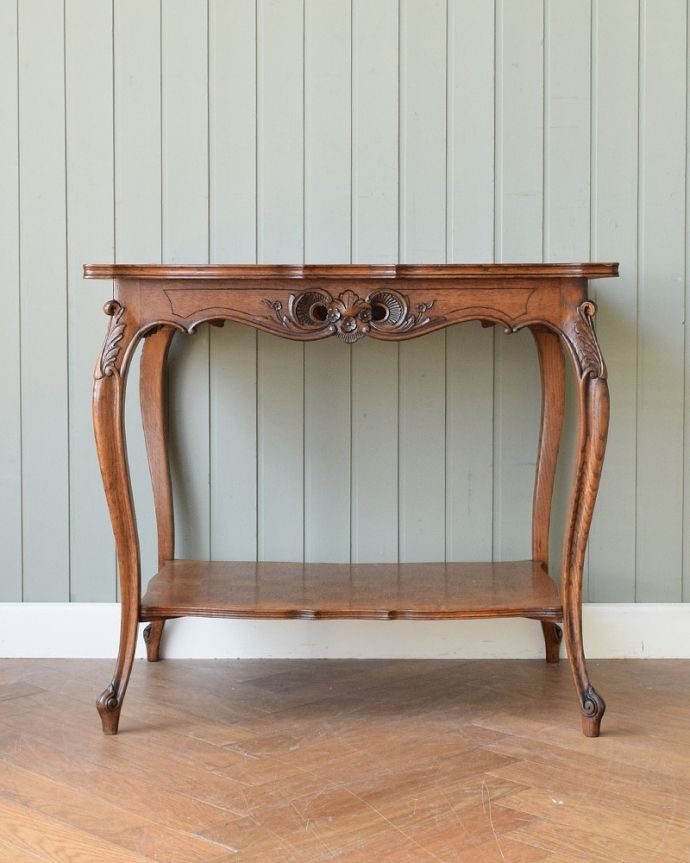 アンティーク家具 フランスのアンティーク家具、脚の曲線美が優雅なコンソールテーブル(オケージョナルテーブル)。クルッと回転。(j-2482-f)