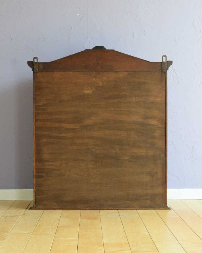 アンティークのキャビネット　アンティーク家具　小さなガラス扉キャビネット、フランスから到着したアンティーク家具。後ろ姿も見て下さい。(j-2487-f)