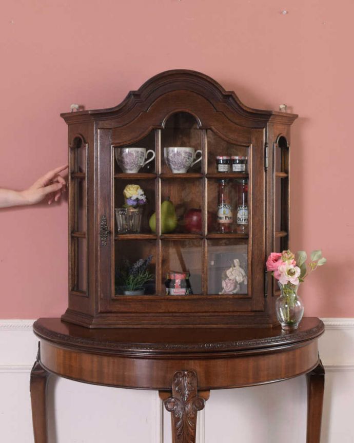 ウォールキャビネット アンティーク家具 落ち着いた色のフランスで見つけたアンティークウォールキャビネット。パリのアパルトマン気分で使える小さなフランスの家具やっぱり一番の魅力はフランスらしいデザイン。(j-2488-f)