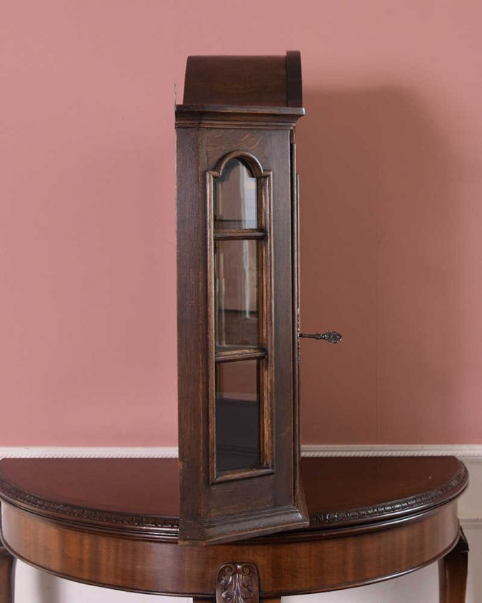ウォールキャビネット アンティーク家具 落ち着いた色のフランスで見つけたアンティークウォールキャビネット。横顔だっても美しい正面だけじゃなく横もキレイに修復してあります。(j-2488-f)