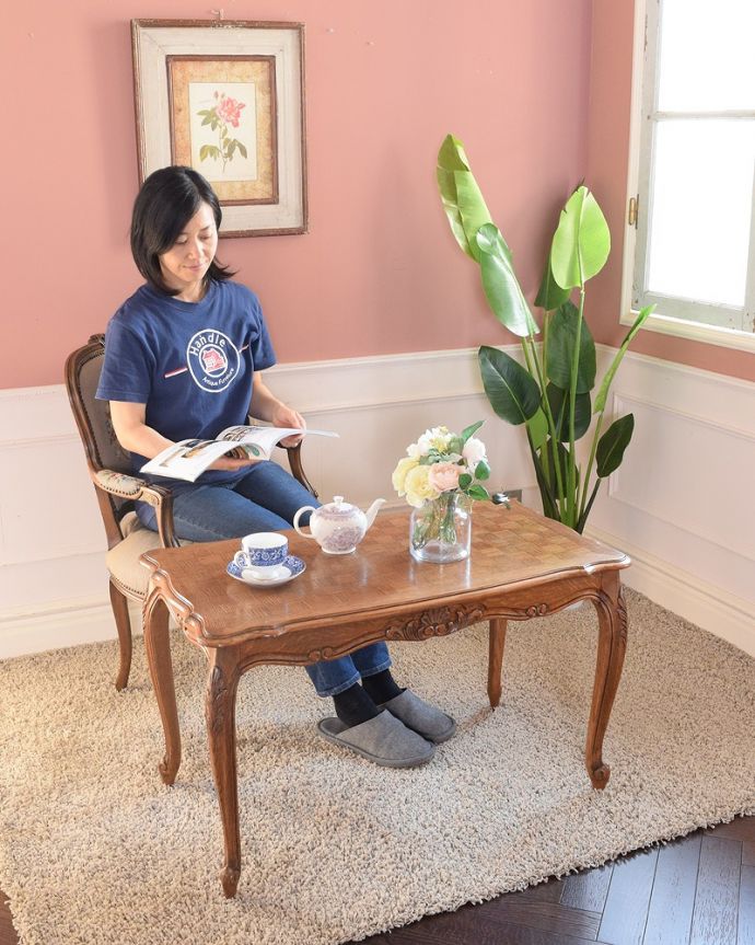 アンティークのテーブル　アンティーク家具　アンティークの南仏家具、美しいデザインの市松模様のコーヒーテーブル。フランスらしい優雅な時間もお届けします。(j-2490-f)