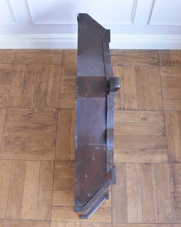 アンティークのキャビネット　アンティーク家具　アンティークの小さなガラスのキャビネット、フランスから届いた壁付け家具。上から見ると･･･キャビネットの形はこんな感じです。(j-2491-f)