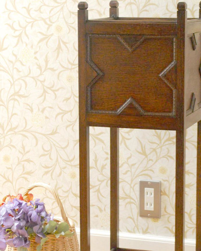 プランツスタンド・ケーキスタンド アンティーク家具 英国から届いた小さなアンティーク家具、かっこいいプランツスタンド。小さくてもアンティークの気品タップリ美しい立ち姿は堂々として品格たっぷり。(j-2497-f)