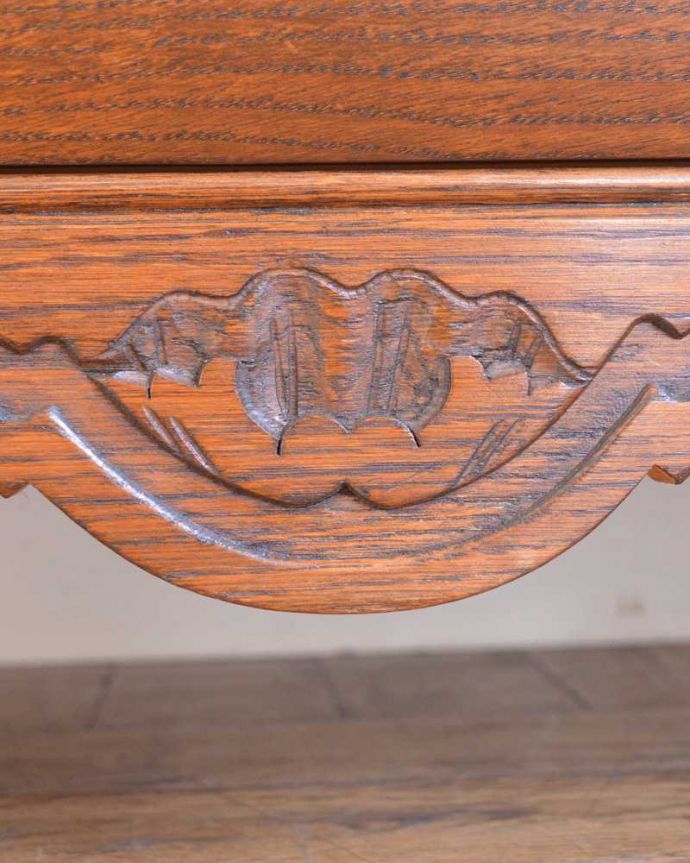 アンティークのチェスト　アンティーク家具　フランスのアンティーク家具、大活躍してくれる珍しいチェスト＆キャビネット。フランスらしい彫りフランスらしさの象徴とも言える、優雅な彫りの装飾。(j-2498-f)