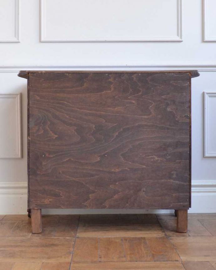 アンティークのチェスト　アンティーク家具　フランスのアンティーク家具、大活躍してくれる珍しいチェスト＆キャビネット。修復したので後姿もキレイですアンティークは新品ではないので、もちろん経年変化によるキズはありますが、専門の職人がキレイに修復したので、後ろ姿もキレイです。(j-2498-f)