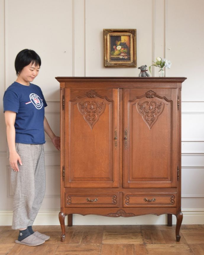 フランスの優雅なサイドボード