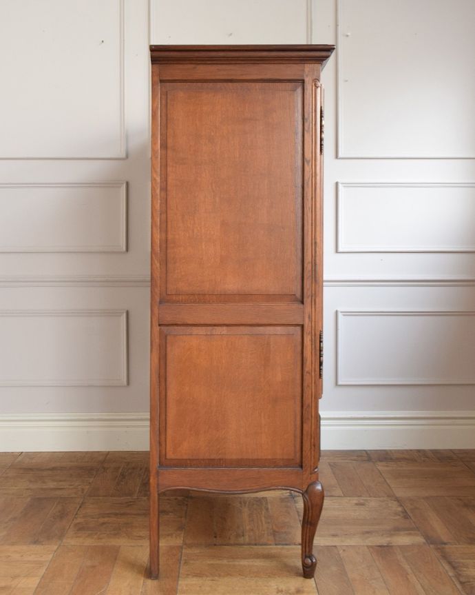 サイドボードの側面