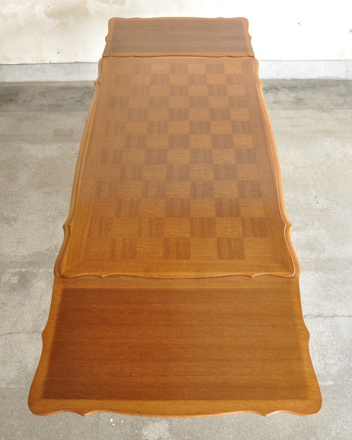 アンティークのテーブル　アンティーク家具　フランスの美しいアンティーク家具、３WAYのドローリーフテーブル（伸張式ダイニングテーブル）。大きく広げてみると･･･両方のリーフを開くと、たっぷり使える天板の広さ。(j-2501-f)