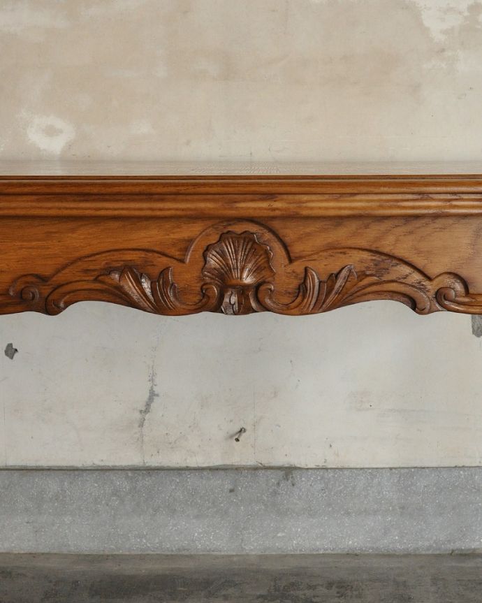 アンティークのテーブル　アンティーク家具　フランスの美しいアンティーク家具、３WAYのドローリーフテーブル（伸張式ダイニングテーブル）。フランスらしい彫りフランスらしさの象徴とも言える、優雅な彫りの装飾。(j-2501-f)