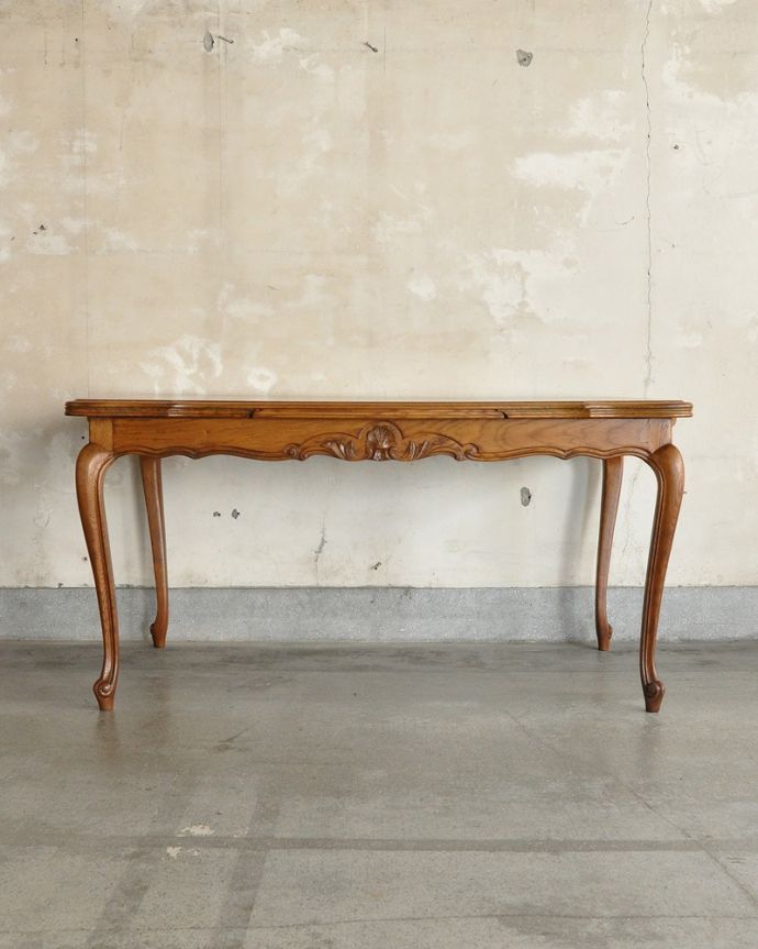 アンティークのテーブル　アンティーク家具　フランスの美しいアンティーク家具、３WAYのドローリーフテーブル（伸張式ダイニングテーブル）。横から見てもステキやっぱり脚の曲線が美しい･･･みんなに自慢したくなる脚線美です。(j-2501-f)