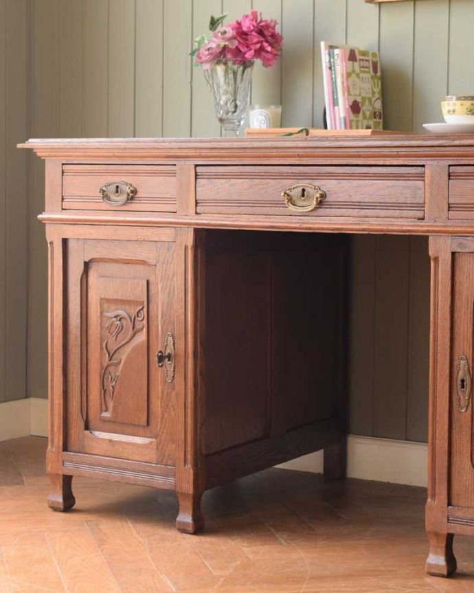 フランスのアンティーク家具、たっぷり収納できるデスク（机）(j-2502