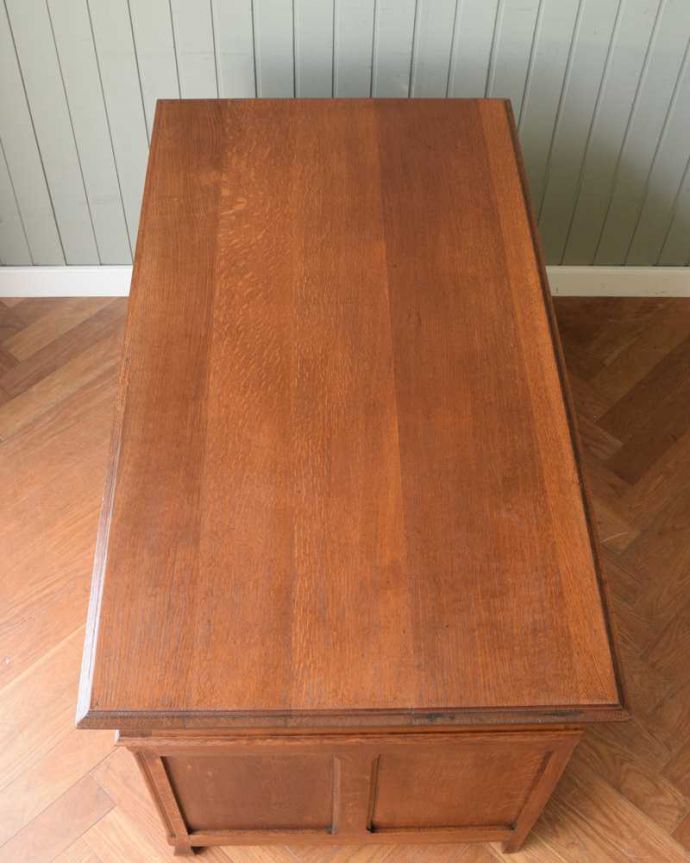 アンティークのデスク・書斎机　アンティーク家具　フランスのアンティーク家具、たっぷり収納できるデスク（机）。天板もピカピカにお直ししました。(j-2502-f)