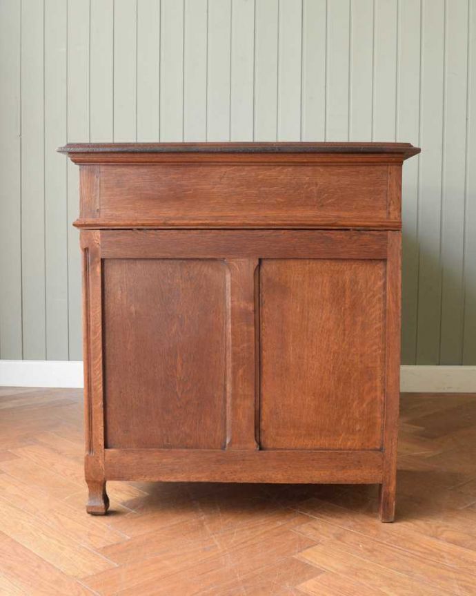 アンティークのデスク・書斎机　アンティーク家具　フランスのアンティーク家具、たっぷり収納できるデスク（机）。横顔も優雅です。(j-2502-f)