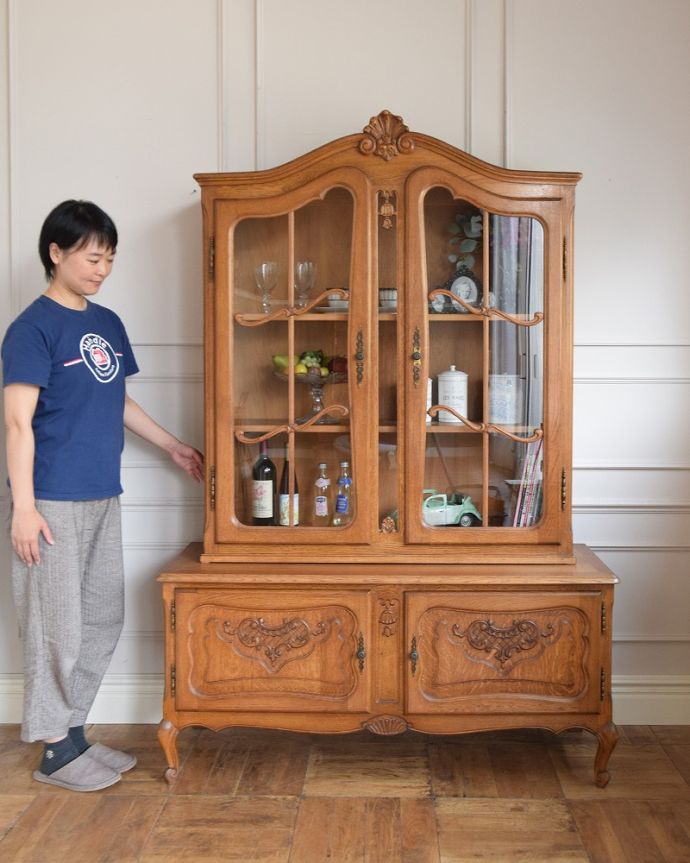 アンティークのキャビネット アンティーク家具 アンティークの大きなガラスのキャビネット、フランスから届いたエレガントな家具(食器棚) 。自慢はフランスらしい曲線美。(j-2504-f)