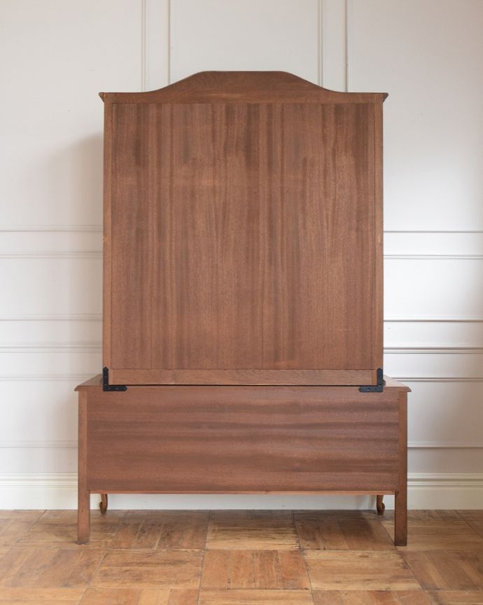 アンティークのキャビネット アンティーク家具 アンティークの大きなガラスのキャビネット、フランスから届いたエレガントな家具(食器棚) 。後ろ姿も見て下さい。(j-2504-f)