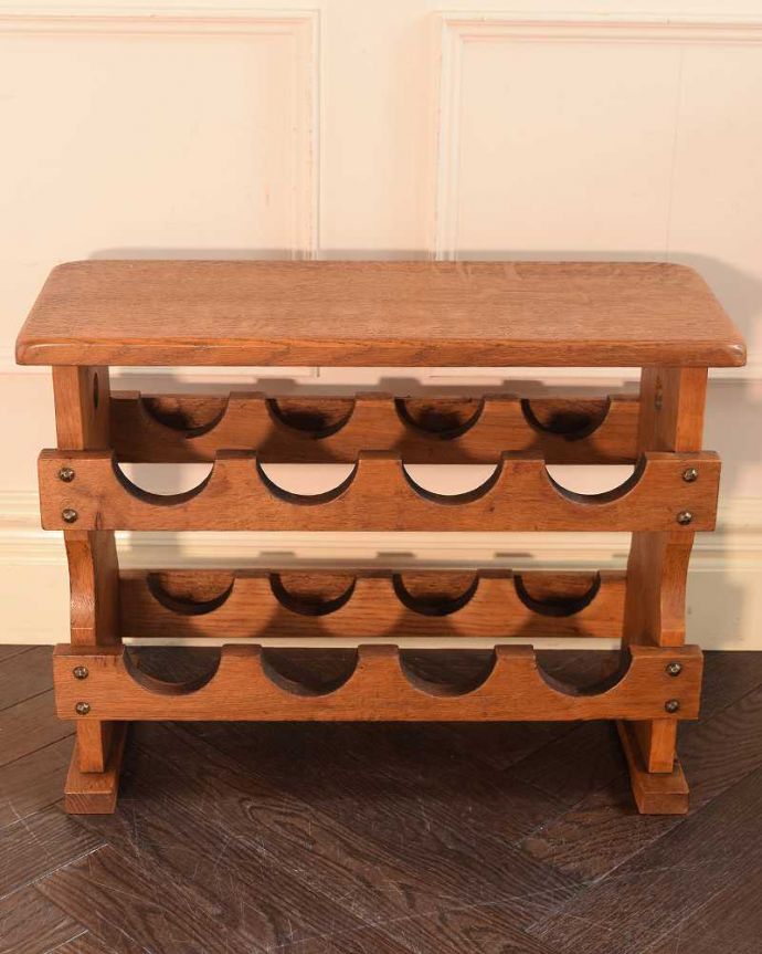 めずらしい家具　アンティーク家具　サイドテーブルにもなるフランスアンティーク木製ワインラック（8本用）。ワインを置く部分はこんな感じアンティークは新品ではないので、もちろん経年変化によるキズはありますが、専門の職人が修復したのでキレイです。(j-2507-f)