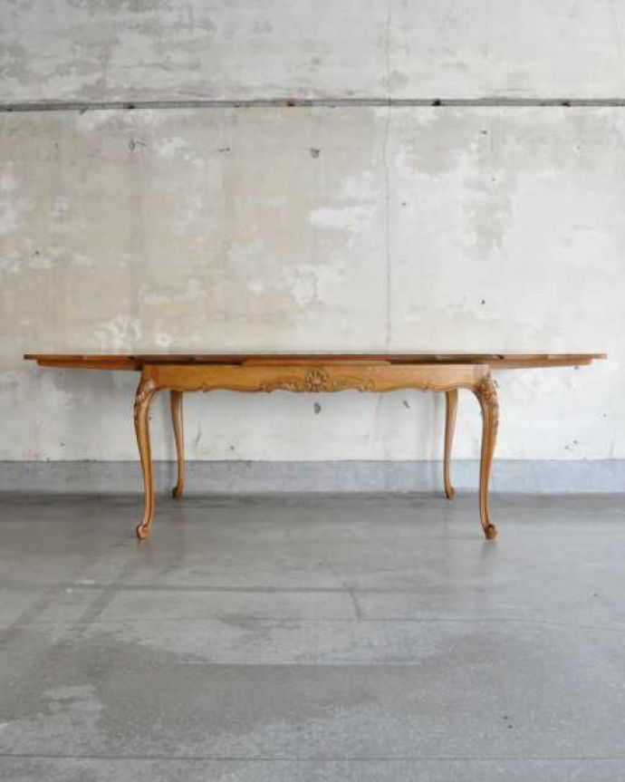 アンティークのテーブル アンティーク家具 フランス輸入の美しいアンティーク家具、ドローリーフテーブル(伸張式ダイニングテーブル) 。両方開くとかなり大きなサイズ!フランスサイズなので、両方開くとかなり大きなダイニング。(j-2510-f)