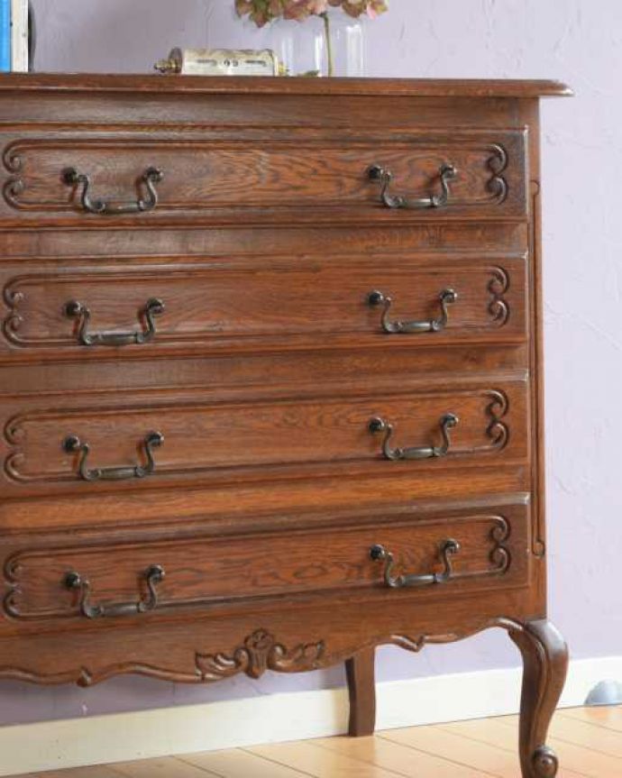 アンティークのチェスト アンティーク家具 アンティーク家具のチェスト、優雅な猫脚のフレンチチェスト(ドロワー)。収納だけじゃなく見て楽しむチェストチェストと言っても収納だけじゃなく見た目が素敵なんです。(j-2513-f)