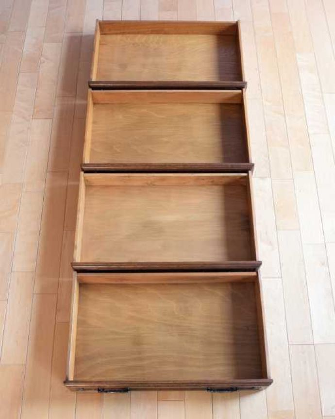 アンティークのチェスト アンティーク家具 アンティーク家具のチェスト、優雅な猫脚のフレンチチェスト(ドロワー)。実用的にチェストとして使いましょう!アンティーク家具と言えども家具。(j-2513-f)