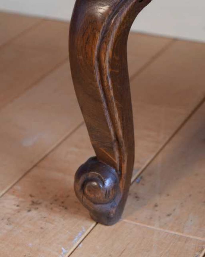 アンティークのチェスト アンティーク家具 アンティーク家具のチェスト、優雅な猫脚のフレンチチェスト(ドロワー)。女性1人でラクラク運べちゃう仕掛けHandleのアンティークは、脚の裏にフェルトキーパーをお付けしています。(j-2513-f)