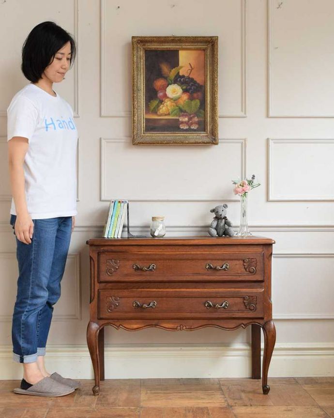 アンティークのチェスト　アンティーク家具　南仏スタイルのアンティーク家具、猫脚が美しいチェスト（タンス）。長くて美しい脚に思わずうっとり･･･フランスのアンティーク家具らしく長くて優雅な脚線美のチェスト。(j-2514-f)