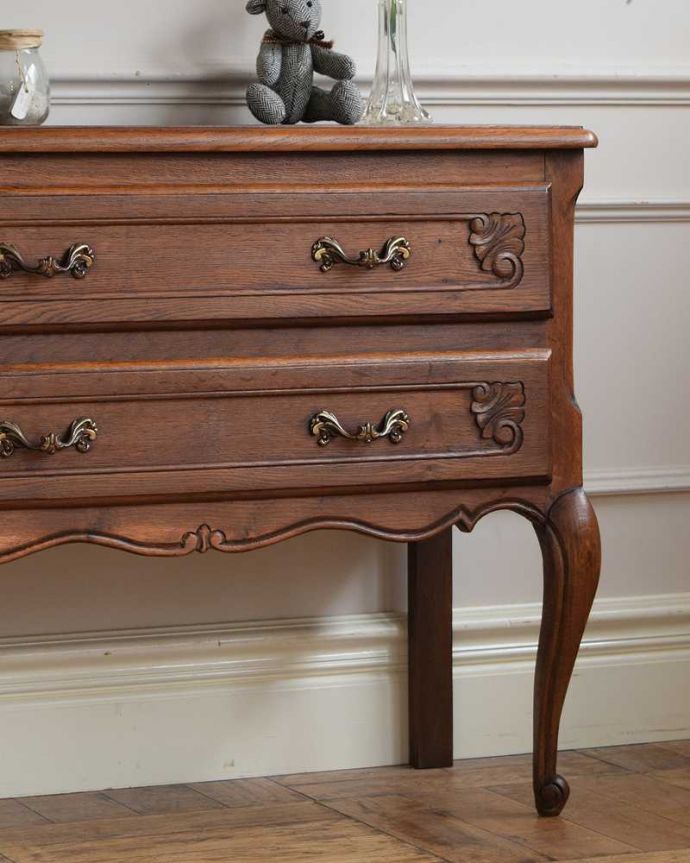 アンティークのチェスト　アンティーク家具　南仏スタイルのアンティーク家具、猫脚が美しいチェスト（タンス）。収納だけじゃなく見て楽しむチェストチェストと言っても収納だけじゃなく見た目が素敵なんです。(j-2514-f)