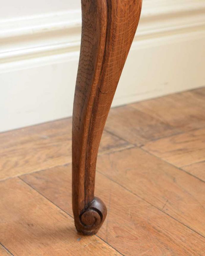 アンティークのチェスト　アンティーク家具　南仏スタイルのアンティーク家具、猫脚が美しいチェスト（タンス）。女性1人でラクラク運べちゃう仕掛けHandleのアンティークは、脚の裏にフェルトキーパーをお付けしています。(j-2514-f)