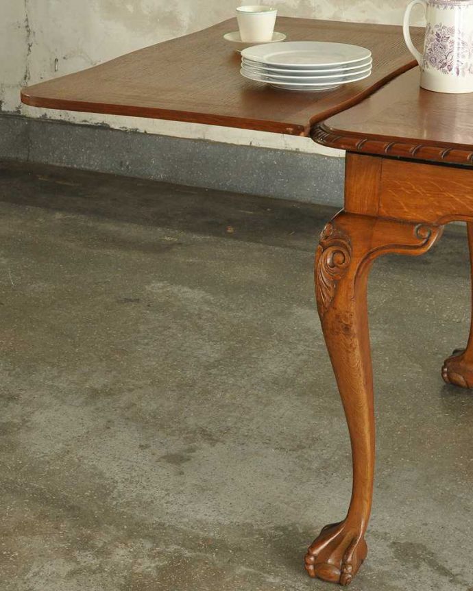 アンティークのテーブル アンティーク家具 フランス輸入の美しいアンティーク家具、ドローリーフテーブル(伸張式ダイニングテーブル)。やっぱり脚の美しさが自慢なんです!一番最初に目に飛び込んでくるフレンチカブリオレレッグ。(j-2515-f)