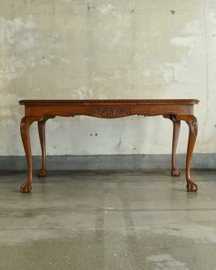 アンティークのテーブル アンティーク家具 フランス輸入の美しいアンティーク家具、ドローリーフテーブル(伸張式ダイニングテーブル)。横から見てもステキやっぱり脚の曲線が美しい・・・みんなに自慢したくなる脚線美です。(j-2515-f)