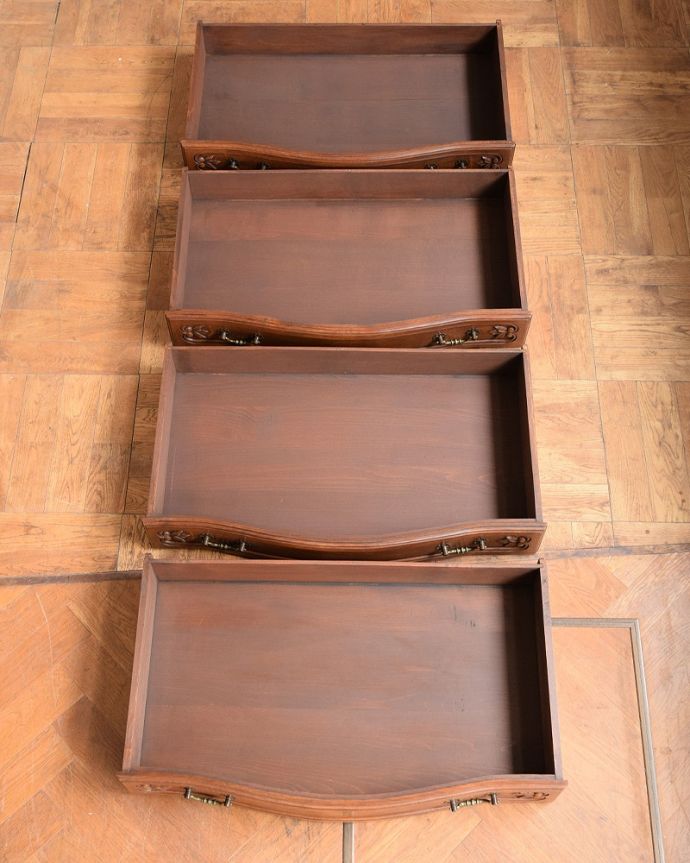 アンティークのチェスト　アンティーク家具　南仏スタイルのアンティーク家具、優雅なフォルムのフレンチチェスト（ドロワー）。実用的にチェストとして使いましょう！アンティーク家具と言えども家具。(j-2516-f)