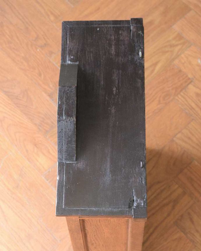 ウォールキャビネット　アンティーク家具　お花の彫刻が可愛いフランスで見つけたアンティークウォールキャビネット（ミラー付き）。上から見ると･･･キャビネットの形はこんな感じです。(j-2517-f)