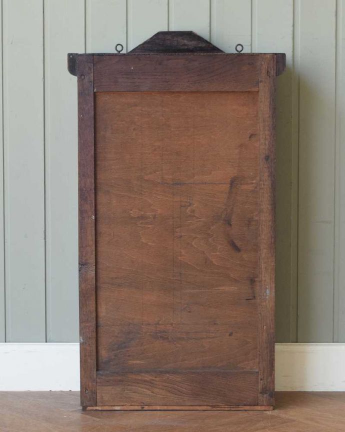 ウォールキャビネット　アンティーク家具　お花の彫刻が可愛いフランスで見つけたアンティークウォールキャビネット（ミラー付き）。後ろ姿も見て下さい。(j-2517-f)