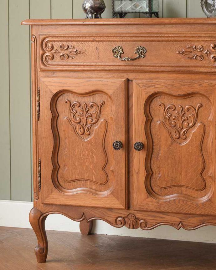 アンティークのチェスト　アンティーク家具　リビングで使えるフレンチキャビネット、南仏デザインのアンティーク家具 。扉も引き出しも。(j-2518-f )