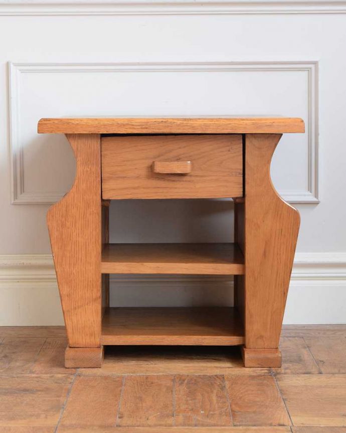 マガジンラックの後ろ姿