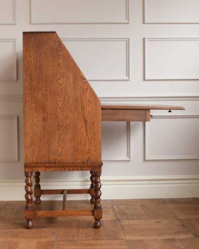 ビューロー　アンティーク家具　落ち着いた雰囲気のアンティーク家具、英国のライティングビューロー。横から見ても素敵なんですもちろん横から見ても自慢できるようにキレイに仕上げました。(j-2521-f)