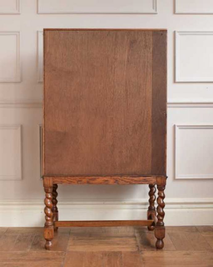 ビューロー　アンティーク家具　落ち着いた雰囲気のアンティーク家具、英国のライティングビューロー。もちろん後ろ姿もキレイですアンティークは新品ではないので経年変化によるキズはありますが専門の職人がしっかり修復したので安心してお使いください。(j-2521-f)