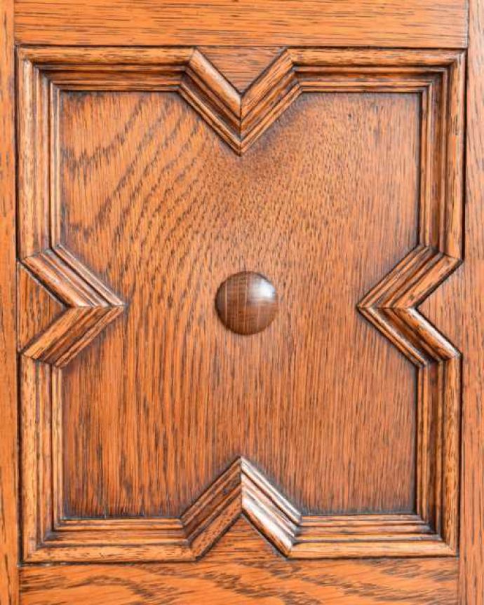 ビューロー　アンティーク家具　落ち着いた雰囲気のアンティーク家具、英国のライティングビューロー。惚れ惚れしちゃう美しさこんなに堅い無垢材に一体どうやって彫ったんだろう？と不思議になるくらい細かい彫にうっとりです。(j-2521-f)