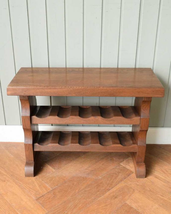 めずらしい家具 アンティーク家具 サイドテーブルにもなるフランスアンティーク木製ワインラック(10本用) 。ワインを置く部分はこんな感じアンティークは新品ではないので、もちろん経年変化によるキズはありますが、専門の職人が修復したのでキレイです。(j-2526-f)