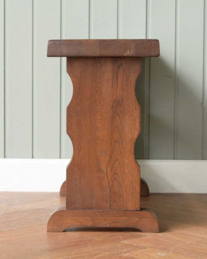 めずらしい家具 アンティーク家具 サイドテーブルにもなるフランスアンティーク木製ワインラック(10本用) 。横から見てもキレイですもちろん、横顔だってキレイ!どこから見ても絵になります。(j-2526-f)