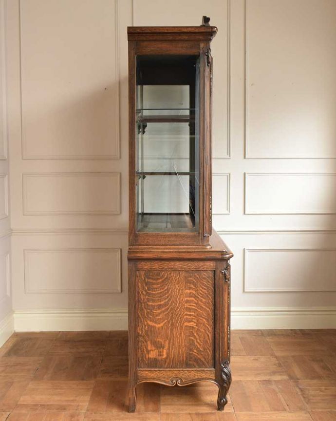 アンティークのキャビネット アンティーク家具 ガラス扉キャビネット、フランスから到着したアンティーク家具(食器棚)。横顔だって色っぽい180度どの角度から見ても完璧なフランスのキャビネット。(j-2533-f)