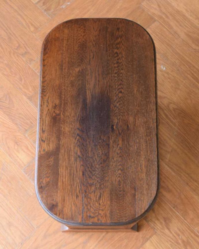 マガジンラック　アンティーク家具　どちらからも便利に使える引き出し付きのアンティークのマガジンラック。ココも使えてさらに便利読みかけの本やお茶が置ける天板付き。(j-2538-f)