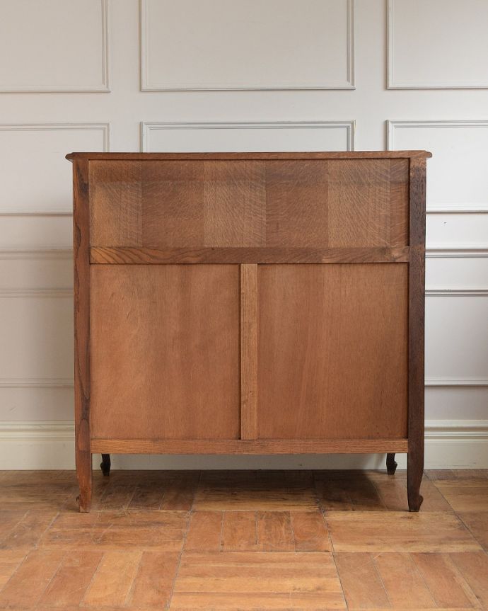 ビューロー　アンティーク家具　フランスで見つけた彫りが隅々まである美しいアンティークビューロー（デスク）。後ろ姿にもうっとりアンティークは新品ではないので経年変化によるキズはありますがしっかりお直しをしているので、安心してお使いください。(j-2539-f)