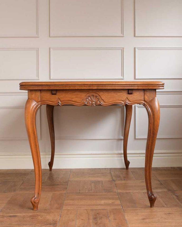 アンティークのテーブル アンティーク家具 3つサイズが楽しめるアンティーク家具、伸張式のダイニングテーブル。こちら側も、もちろんキレイです。(j-2540-f)